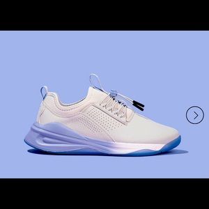 Clove non-slip work shoes. Easy to wipe